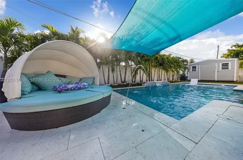 5862 W 2nd Court Hialeah FL 33012