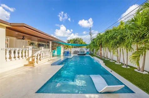 5862 W 2nd Court Hialeah FL 33012