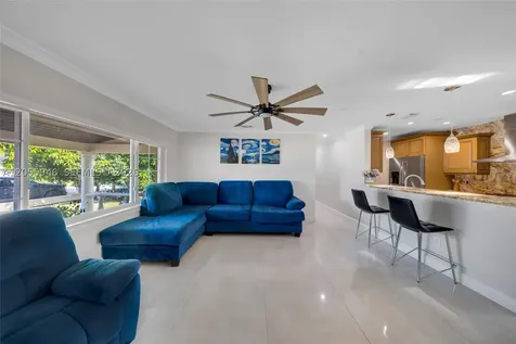5862 W 2nd Court Hialeah FL 33012