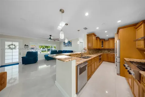 5862 W 2nd Court Hialeah FL 33012