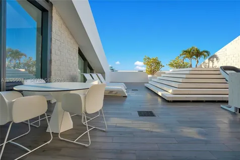 88 SW 7th Street Miami FL 33130