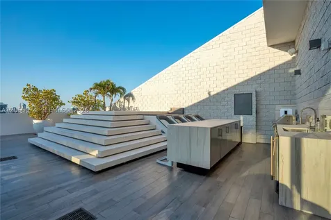 88 SW 7th Street Miami FL 33130