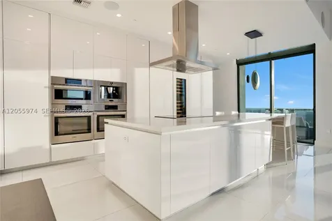 88 SW 7th Street Miami FL 33130