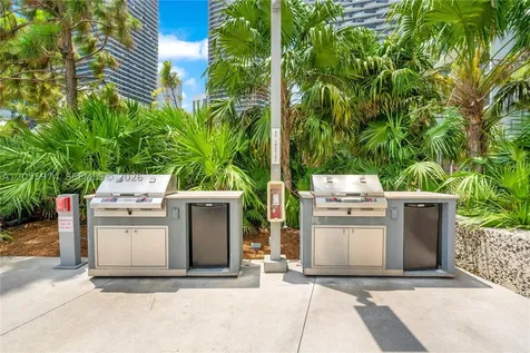 88 SW 7th Street Miami FL 33130