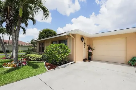 9860 Chestnut Tree Boynton Beach FL 33436