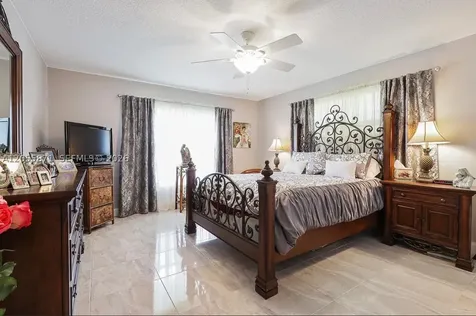 9860 Chestnut Tree Boynton Beach FL 33436