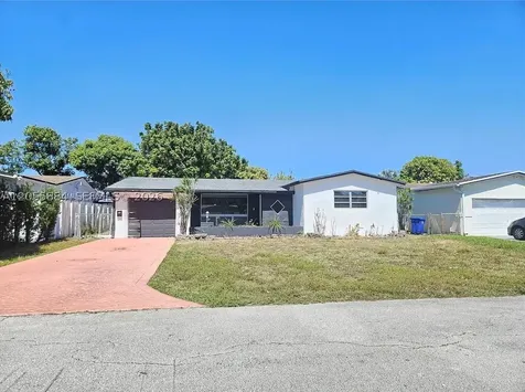 7251 Harbour Miramar FL 33023