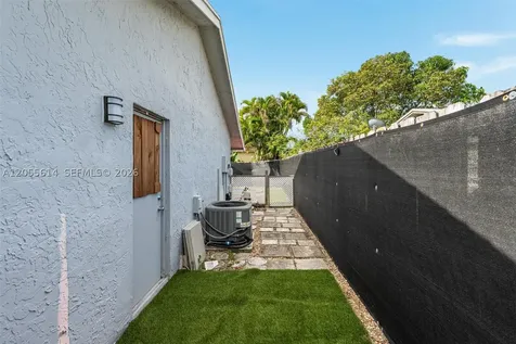 8250 SW 3rd Place North Lauderdale FL 33068