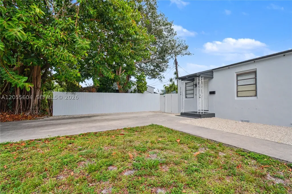 2140 Monroe Terrace Hollywood FL 33020