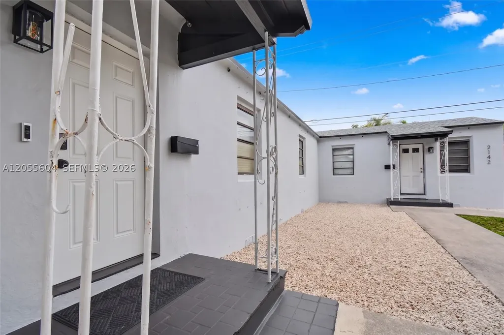 2140 Monroe Terrace Hollywood FL 33020