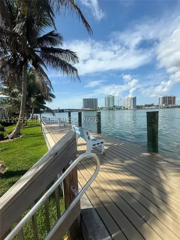 2250 Bay Drive Miami Beach FL 33141