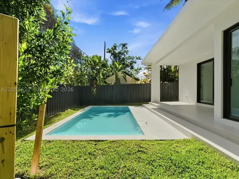 1621 SW 11th Terrace Miami FL 33135