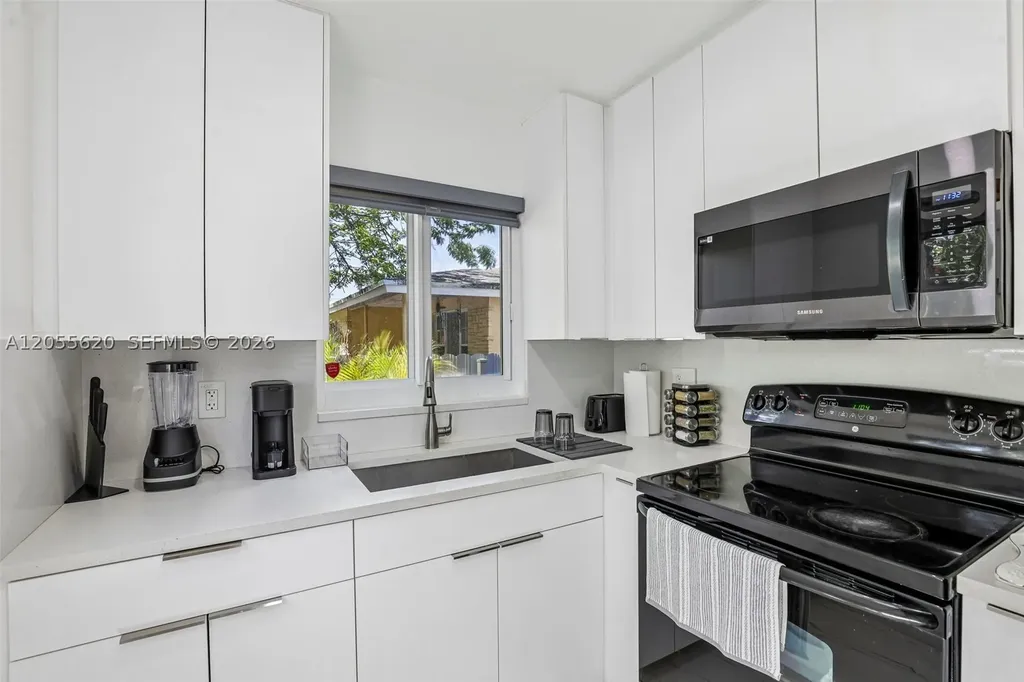 316 N 61st Avenue Hollywood FL 33024