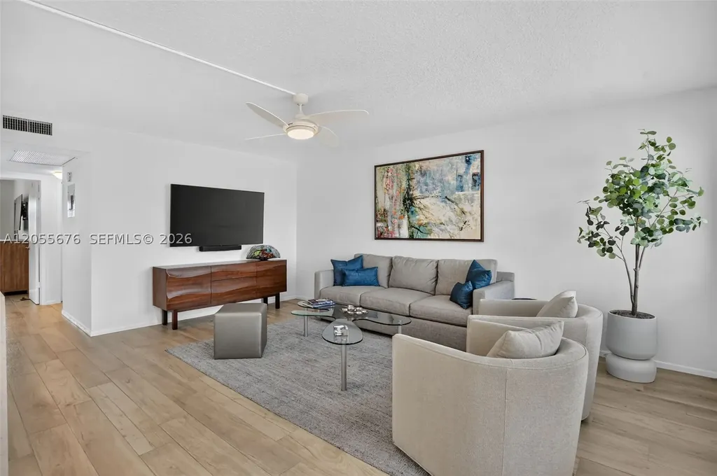3052 Guildford C Boca Raton FL 33434