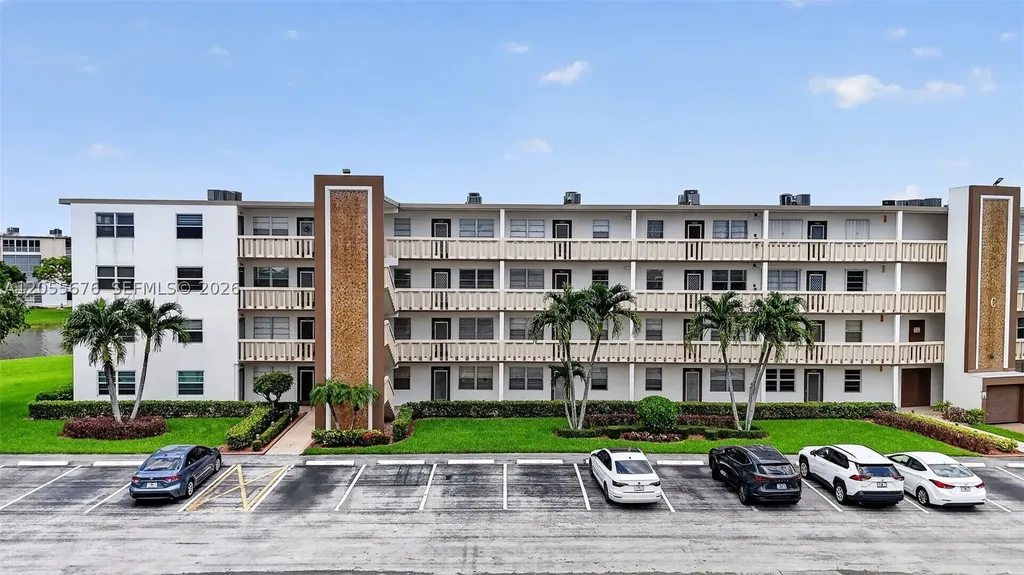 3052 Guildford C Boca Raton FL 33434