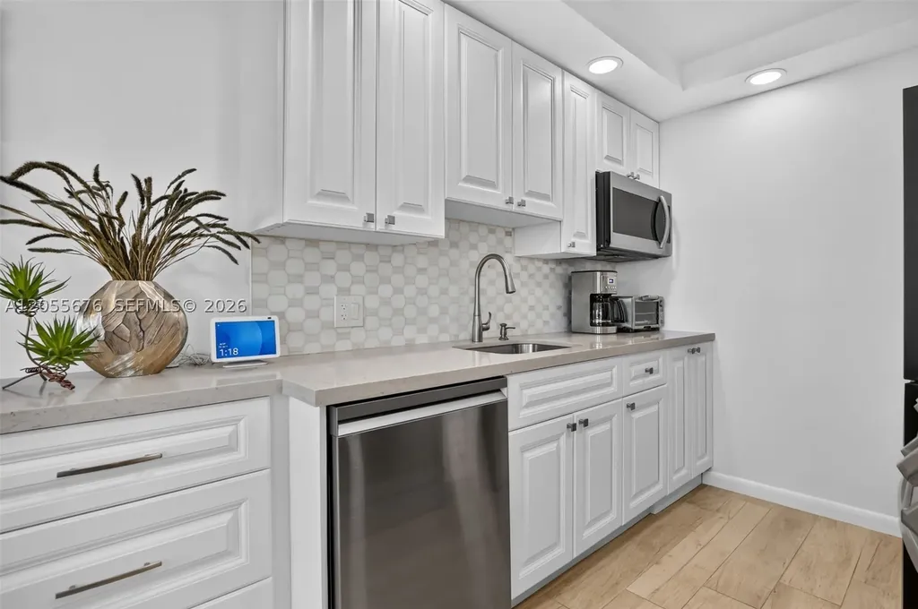 3052 Guildford C Boca Raton FL 33434