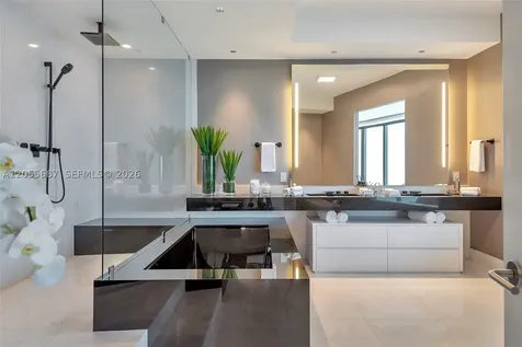 18555 Collins Avenue Sunny Isles Beach FL 33160