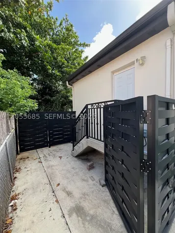 7935 SW 17th Terrace Miami FL 33155