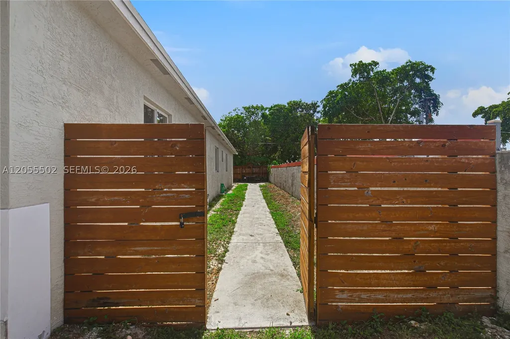 935 NW 2nd Avenue Fort Lauderdale FL 33311