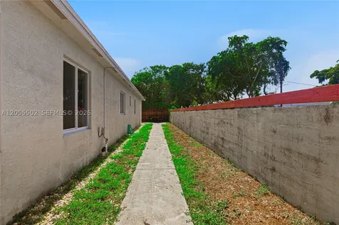 935 NW 2nd Avenue Fort Lauderdale FL 33311