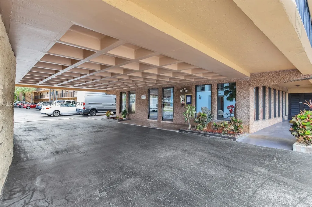 9370 SW 8th Street Boca Raton FL 33428