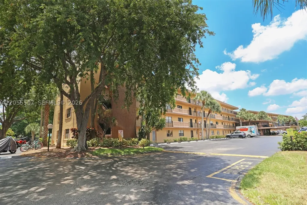 9370 SW 8th Street Boca Raton FL 33428
