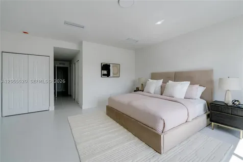 4789 NW 1st Street Miami FL 33126