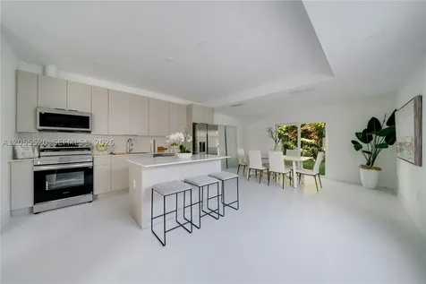 4789 NW 1st Street Miami FL 33126