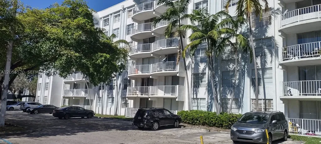 486 NW 165th St Road Miami FL 33169