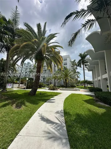 486 NW 165th St Road Miami FL 33169