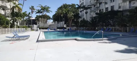 498 NW 165th St Road Miami FL 33169