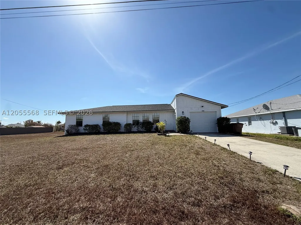 320 SE 26 Terrace Cape Coral FL 33034