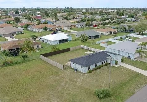 320 SE 26 Terrace Cape Coral FL 33034