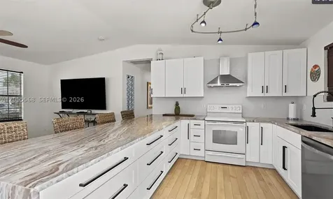 320 SE 26 Terrace Cape Coral FL 33034
