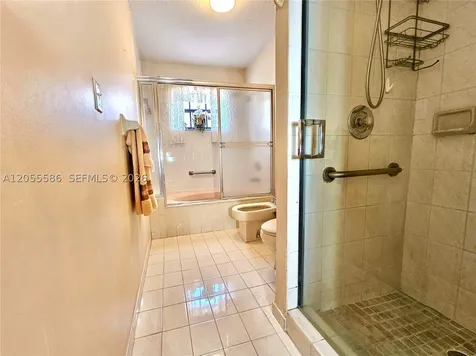 8727 NW 150th Terrace Miami Lakes FL 33018