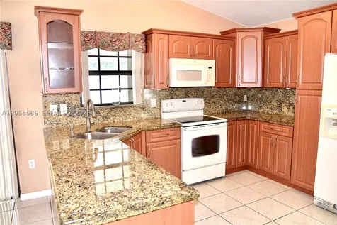 8727 NW 150th Terrace Miami Lakes FL 33018