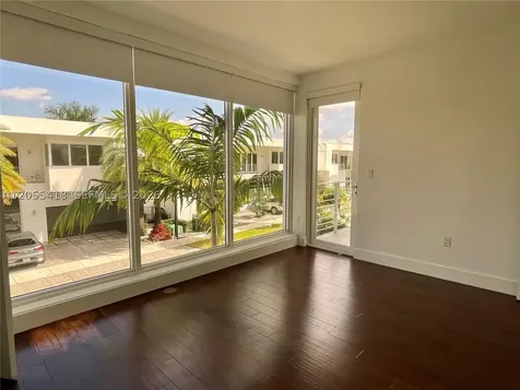 10250 NW 74th Terrace Doral FL 33178