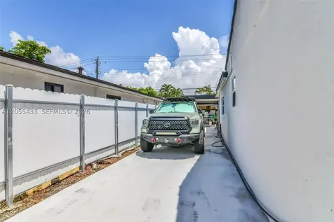 6575 SW 39th Terrace Miami FL 33155
