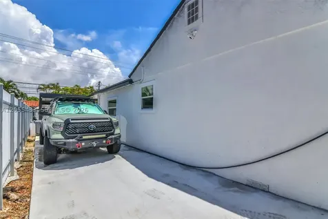 6575 SW 39th Terrace Miami FL 33155