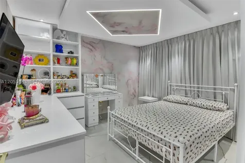6575 SW 39th Terrace Miami FL 33155