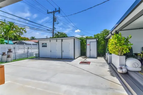 6575 SW 39th Terrace Miami FL 33155