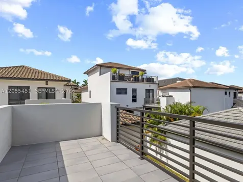 8143 NW 47th Terrace Doral FL 33166