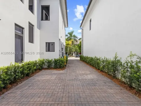 8143 NW 47th Terrace Doral FL 33166