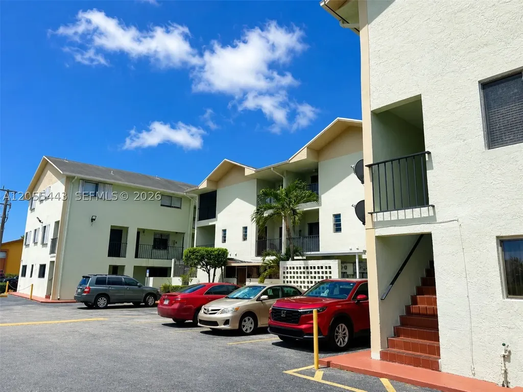 1521 W 42nd Place Hialeah FL 33012