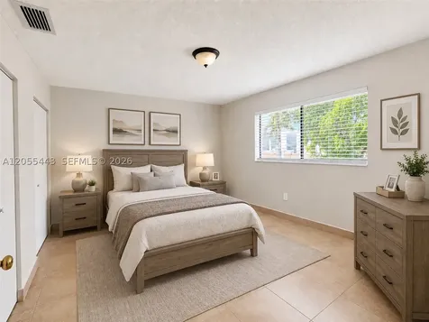 1521 W 42nd Place Hialeah FL 33012