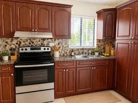 1521 W 42nd Place Hialeah FL 33012