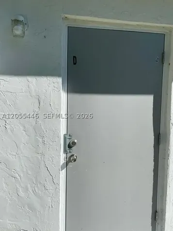 4023 SW 19th Street West Park FL 33023