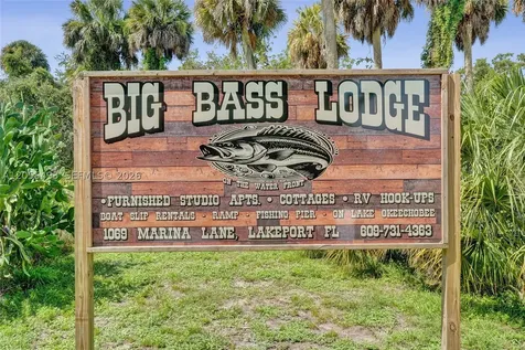 1069 Marina Moore Haven FL 33471