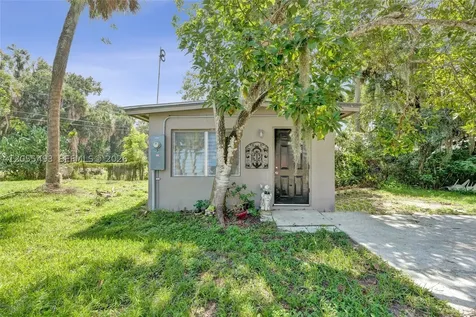 1069 Marina Moore Haven FL 33471