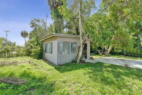 1069 Marina Moore Haven FL 33471